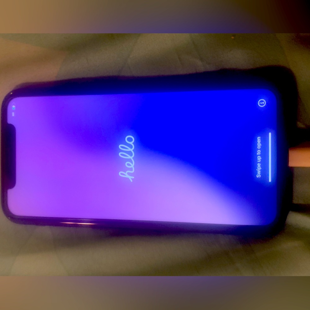 *T-Mobile, IPhone 11, black *MINT CONDITION*i have Verizon service.